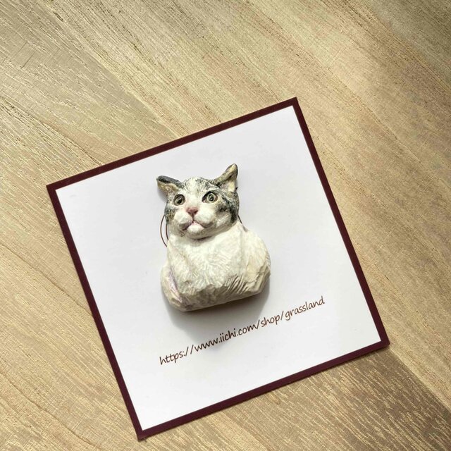 看板猫のブローチ