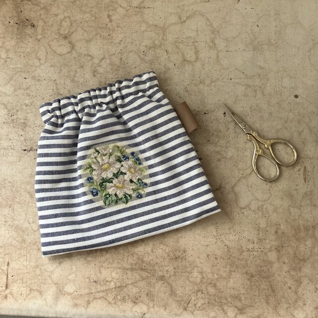 ストライプと刺繍のバネポーチ(068)