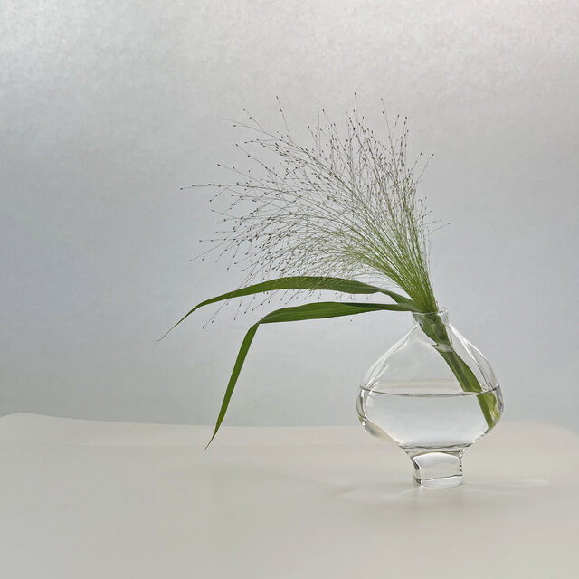 ガラスの一輪挿し 花瓶 フラワーベース | iichi 日々の暮らしを