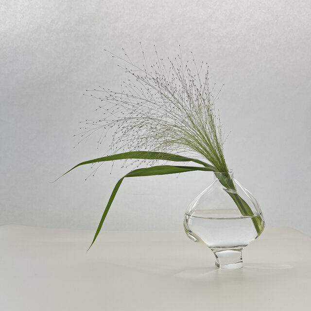 ガラスの一輪挿し 花瓶 フラワーベース | iichi 日々の暮らしを