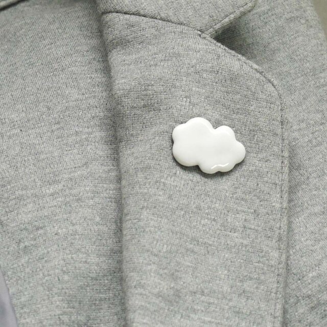 七宝焼 ピンバッチ 白い雲