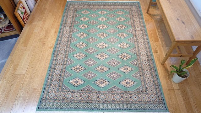 パキスタン絨毯 ラグ 200x136cm 軽くて畳める手織りラグ グリーン