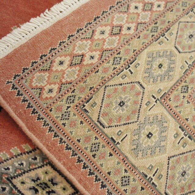 [SALE]パキスタン 手織り絨毯 リビングラグ size:205x140cm パキスタン絨毯 ラグ 206x142cm 軽くて畳める手織りラグ ピンク