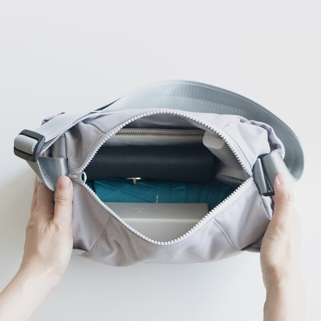 ボディバッグ 撥水加工ナイロン【ライトグレー】軽量約250g｜5ポケット