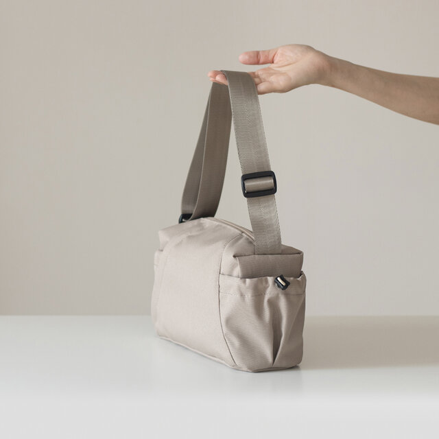 送料無料｜ボディバッグ 撥水加工ナイロン【ベージュ】5ポケット