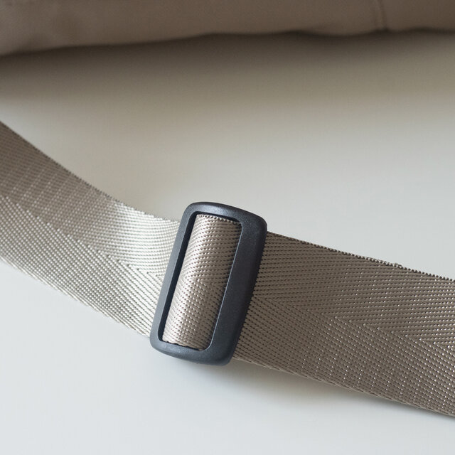 送料無料｜ボディバッグ 撥水加工ナイロン【ベージュ】5ポケット