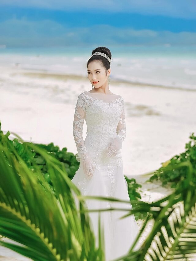 実例写真！ウエディングドレス+トップス マーメイドライン ビスチェウェディングドレス くるみボタン 前撮り