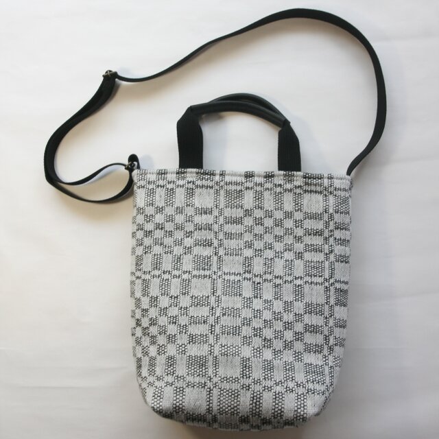 ショルダー付き！３wayに使える幾何学模様が美しい手織りのトートバッグ