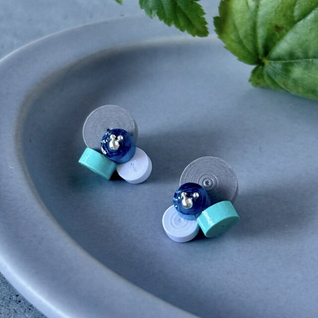 浴衣にも合う爽やかミントブルーのイヤリング　軽い紙の小ぶりピアス　夏アクセサリー・ギフト・涼しげ・耳が痛くならない　人と被らない