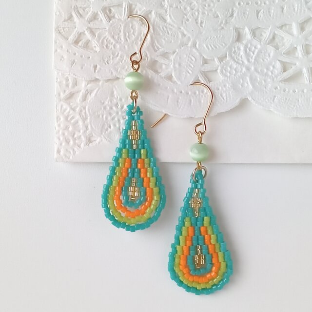 しずく型ピアス（ターコイズ）