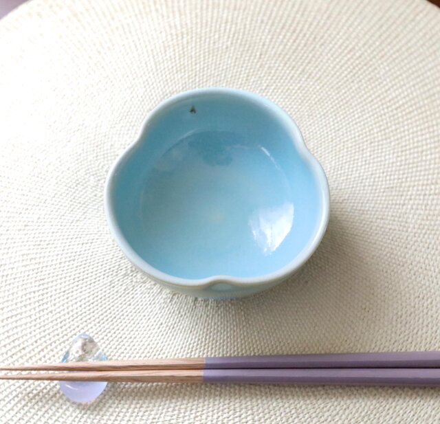 SALE】水色釉薬の三つ葉小鉢 | iichi 日々の暮らしを心地よくする