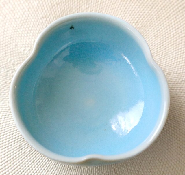 SALE】水色釉薬の三つ葉小鉢 | iichi 日々の暮らしを心地よくする