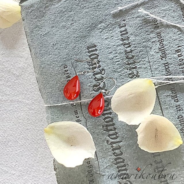 Pt900】漆ピアス 赤 雫型 朱漆 フックピアス | iichi 日々の