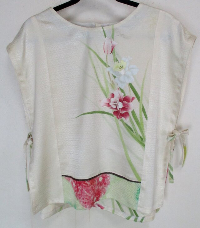 ８３０４　花柄の着物で作ったベスト　