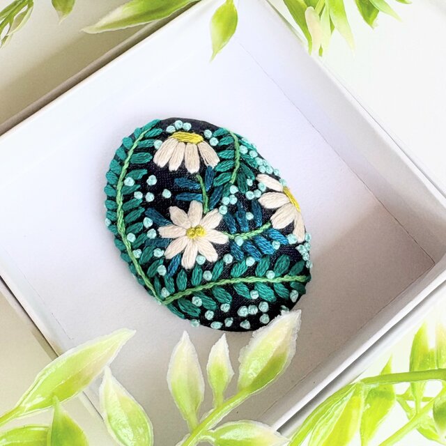小さなお花の刺繍ブローチ・botanical#380 | iichi 日々の暮らしを