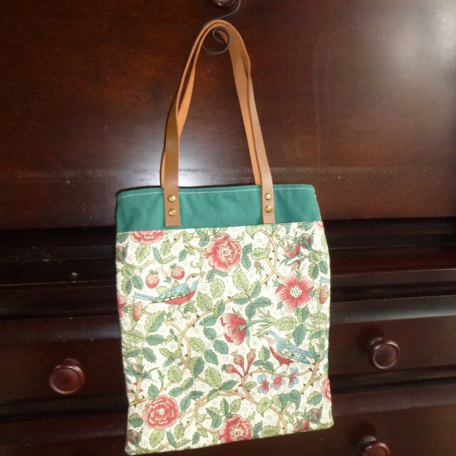 リバティ花柄のまちなしトートバッグ | iichi 日々の暮らしを