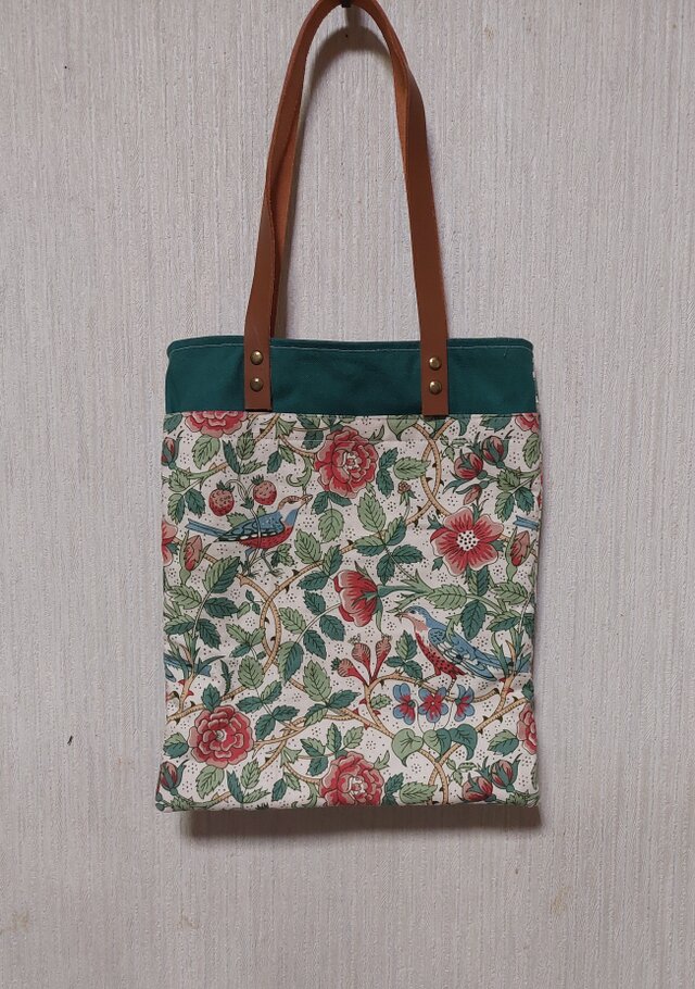 リバティ花柄のまちなしトートバッグ | iichi 日々の暮らしを心地よく