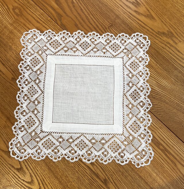 麻ボビンレース縁テーブルセンター　真四角