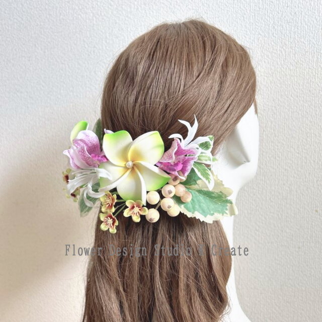 黄緑のプルメリアとオーキッドのヘッドドレス　リゾ婚　海外挙式　結婚式　ウェディング　花嫁ヘア　プルメリア　ヘッドパーツ　髪飾り　
