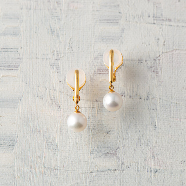 Pince(パンス）アコヤパール（白）のシルバーイヤリング（YGコーティング）