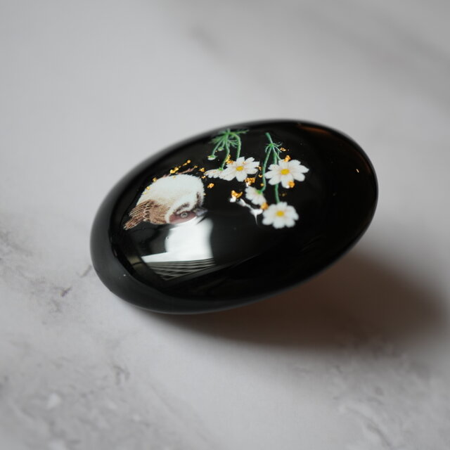 天然石黒瑪瑙とコスモスと雀のポニーフック（金沢箔24K入り） 帯留め
