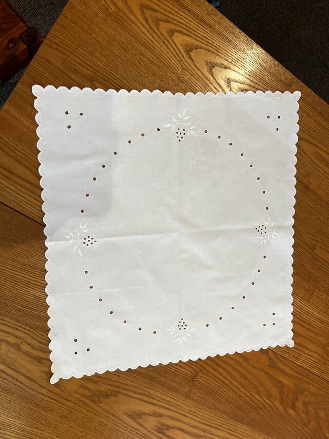 正方形綿刺繍テーブルセンター A