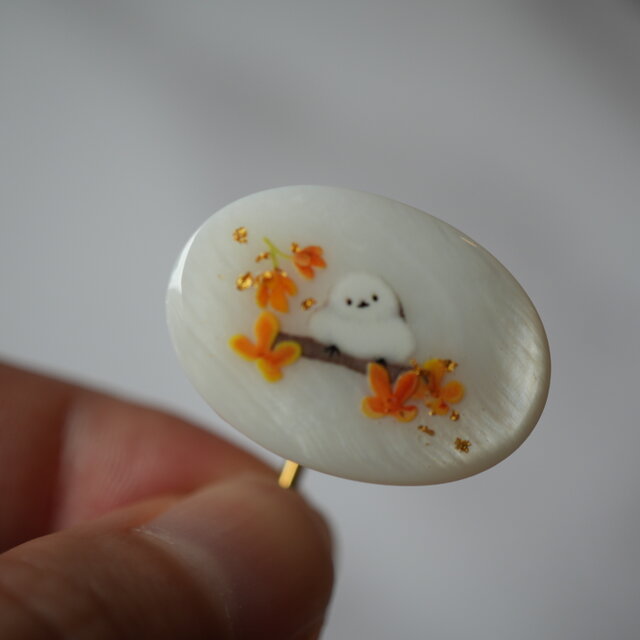 天然シェルと金木犀、シマエナガのポニーフック｜ふんわり秋香る