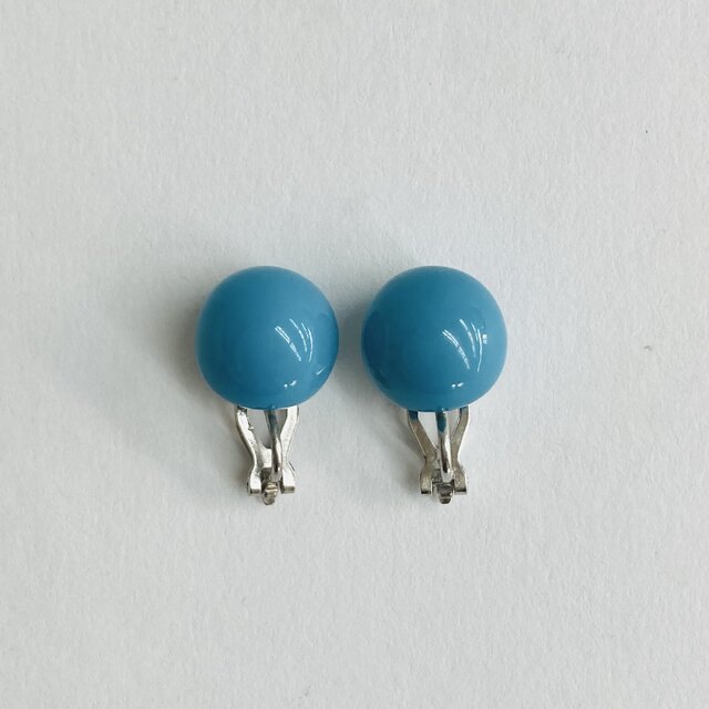 樹脂ビーズスリークォーターイヤリング/約13mm/ターコイズ塗装/made in japan
