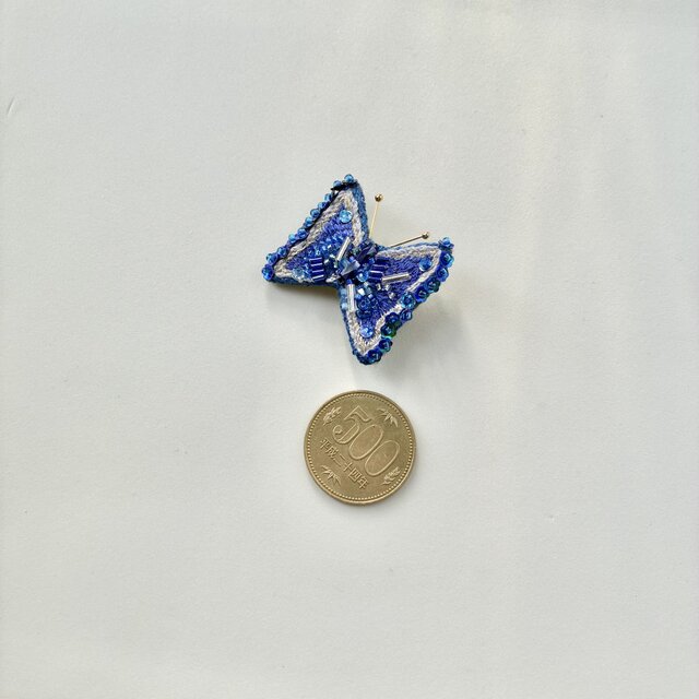 刺繍ブローチ　専用ページ ビーズ刺繍ブローチ【No.05】青／クリスタル／ひし形／紋章風