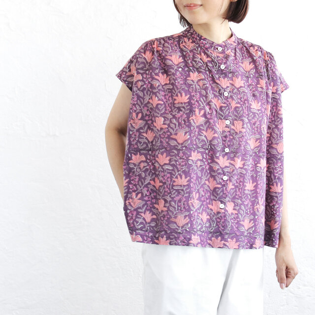 《数量限定》快適 インド綿ブロックプリント フレンチスリーブバンドカラーブラウス （ピンク花/パープル）TP42
