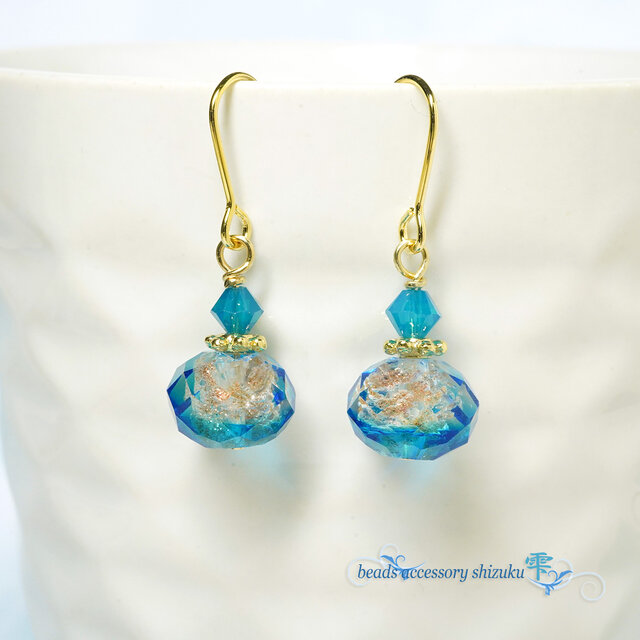 バイカラーのとんぼ玉ピアス＊ブルー