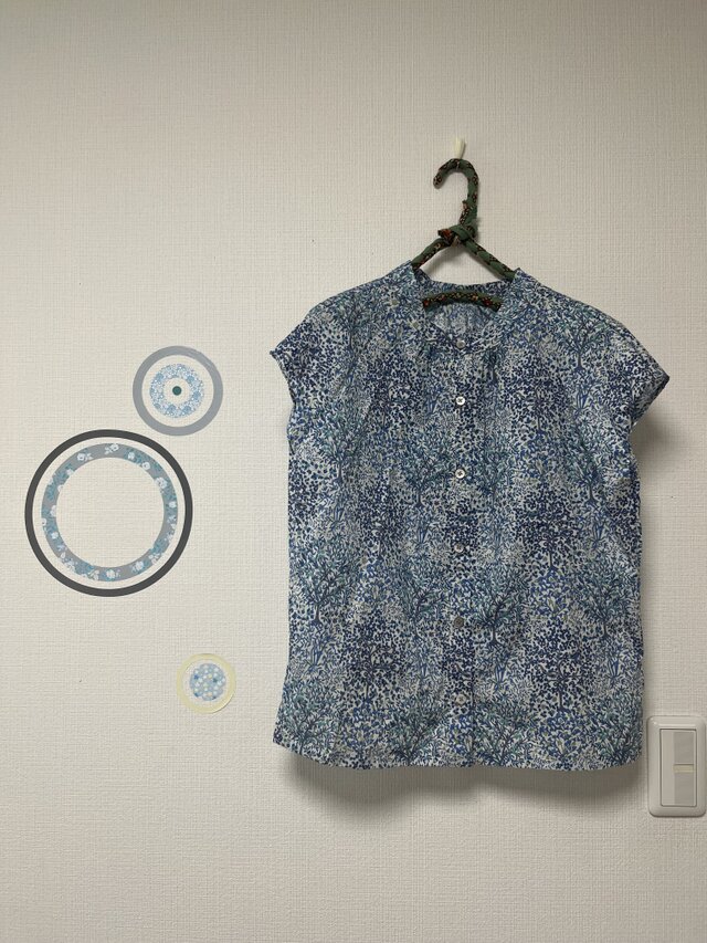 【再販】毎日着られる大人服　フレンチスリーブブラウス　リバティタナローン　ブルー系