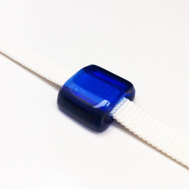 青いガラス帯留　スクエアクリア