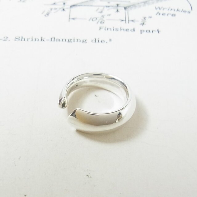 シルバーのイヤーカフ 22