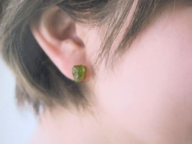 【⠀専用ページ 】ペリドット オパールピアス 14kgf 14kgf カラーオパールx宝石質ペリドットのピアス ピアス（フック