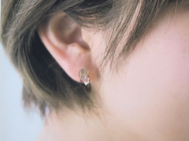 水晶の結晶原石ピアス twin 14kgf 片耳 | iichi 日々の暮らしを