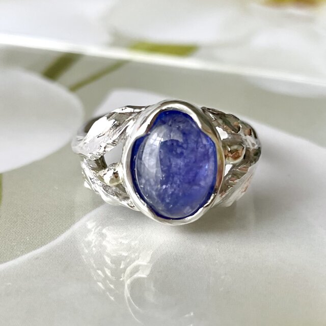 アイオライトのボタニカルリング