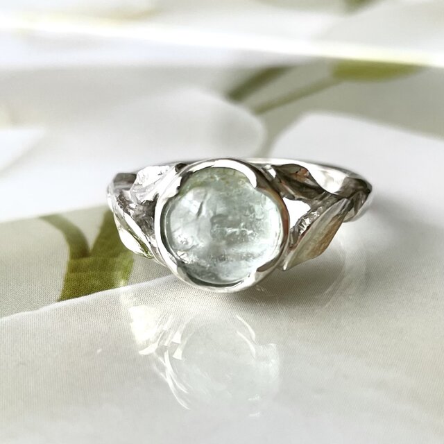 アクアマリンのボタニカルリング
