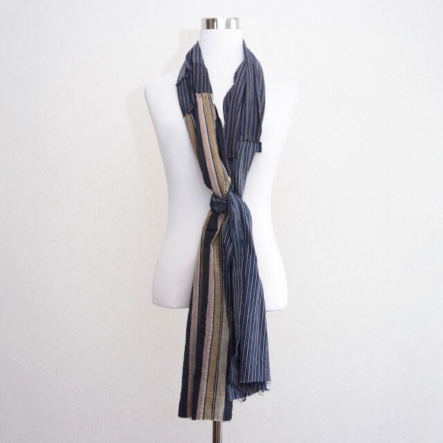 つぎはぎされた襤褸古布の木綿縞模様ストール — ハンドステッチが