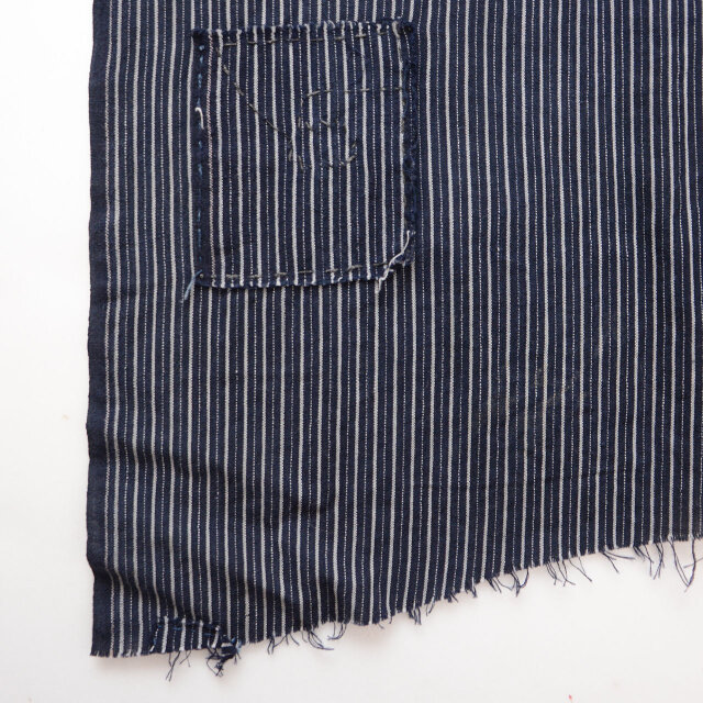 つぎはぎされた襤褸古布の木綿縞模様ストール — ハンドステッチが