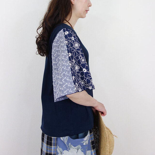 ラスト！[予約販売] ネイビー×花刺繍レースのひらり袖プル