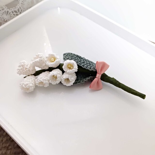 スズランブローチ　ハンドメイド