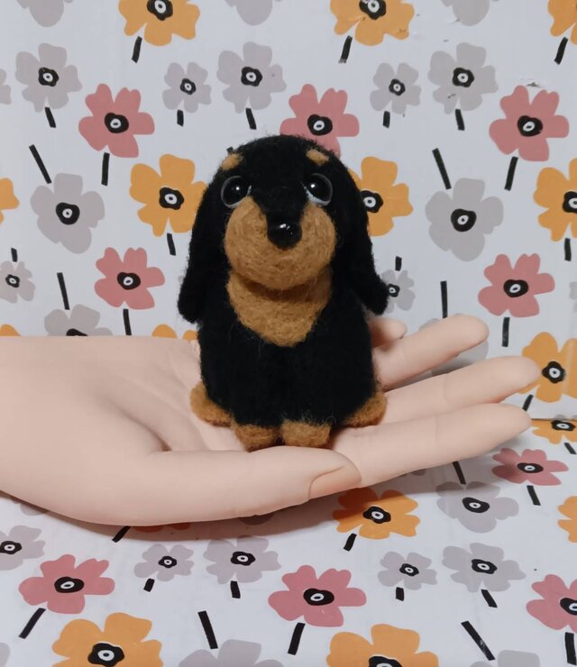 羊毛フェルト ダックスフンド ケーキとホネどっちもほしいの | iichi