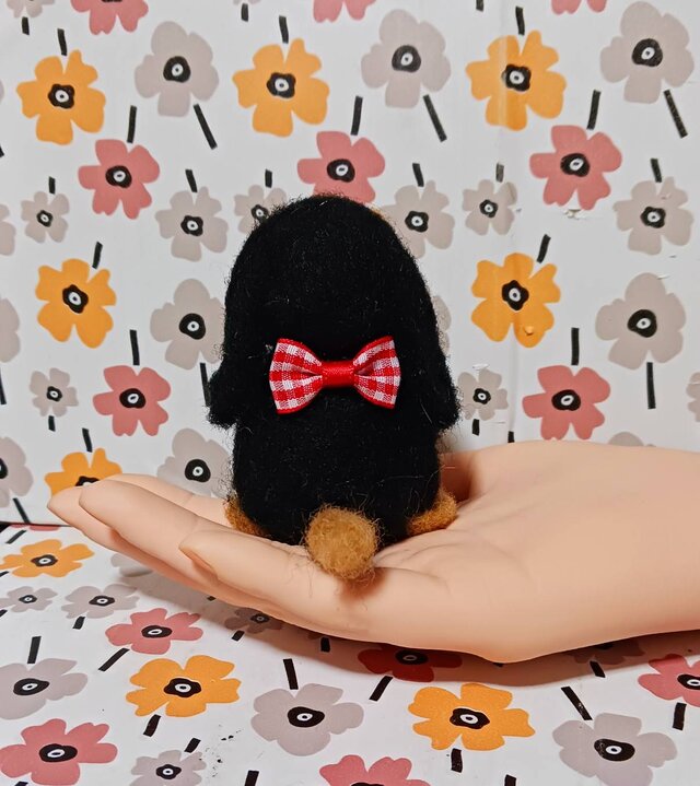 羊毛フェルト ダックスフンド ケーキとホネどっちもほしいの | iichi