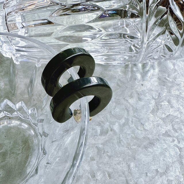 Y1166-ヴィンテージイヤリング・U.S.A. 1980s Dark Green Acrylic Hoops