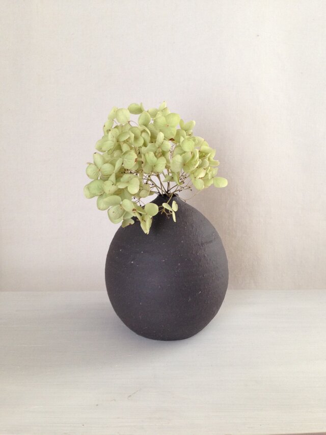 一輪挿し(黒陶)