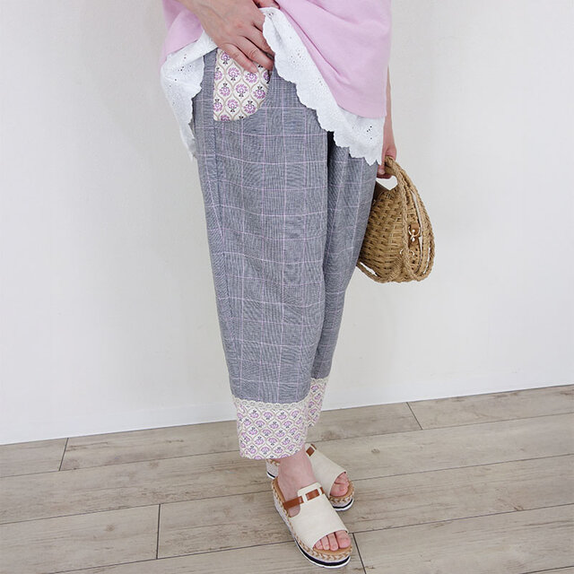 ピンクラインのグレンチェック × プロヴァンス柄・コットンリネンのクロップドパンツ