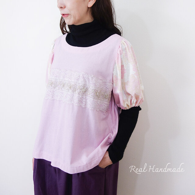 ラナンキュラスピンクのタックパフ・ビーズオーガンジーとレースのフラワープルオーバー