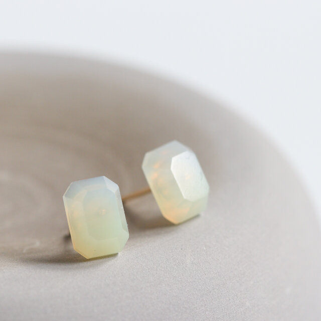 K14｜Kado｜ふんわりyellow green・アゲートのスタッドピアス