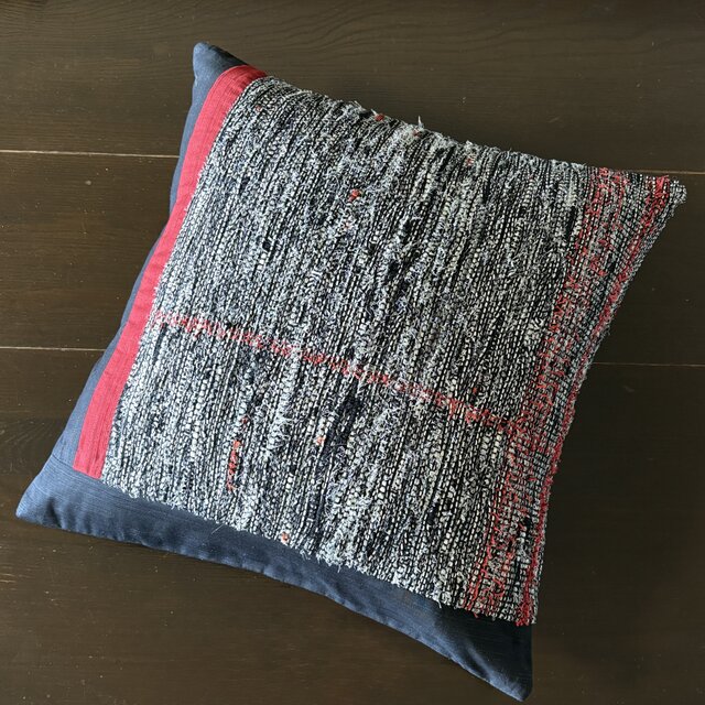 裂き織り　クッションカバー　（粋な和　黒と赤の世界）